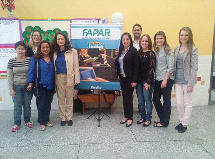 Alunos do curso de Direito fazem palestra sobre Cyberbullyng na Escola Marçal Justen, em Curitiba
